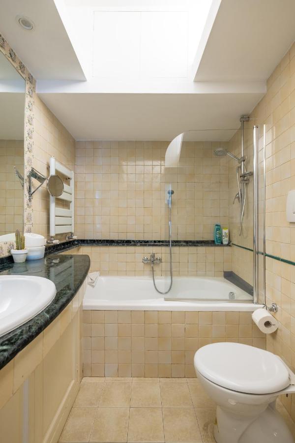 Charming Apartment With Patio A Few Steps From Colosseum Exteriör bild