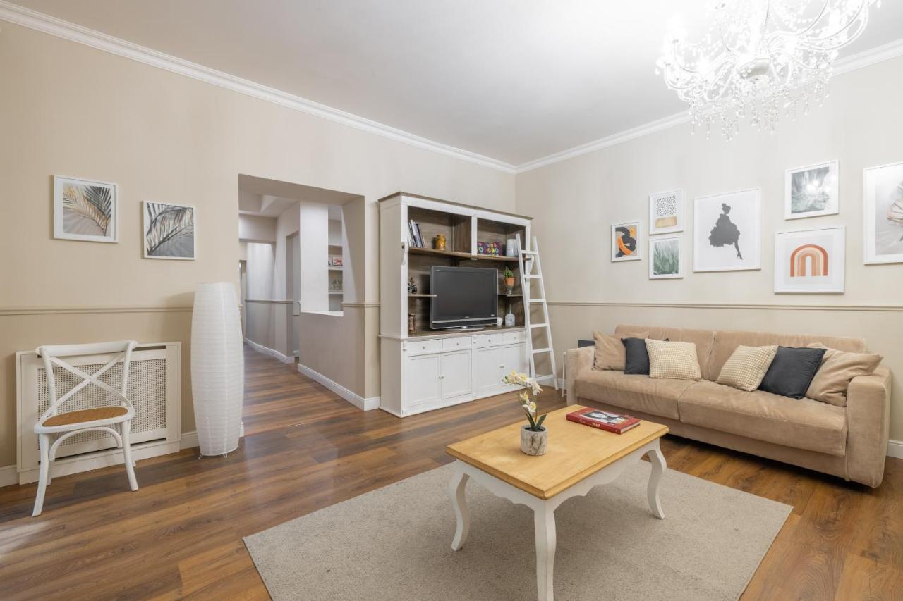 Charming Apartment With Patio A Few Steps From Colosseum Exteriör bild
