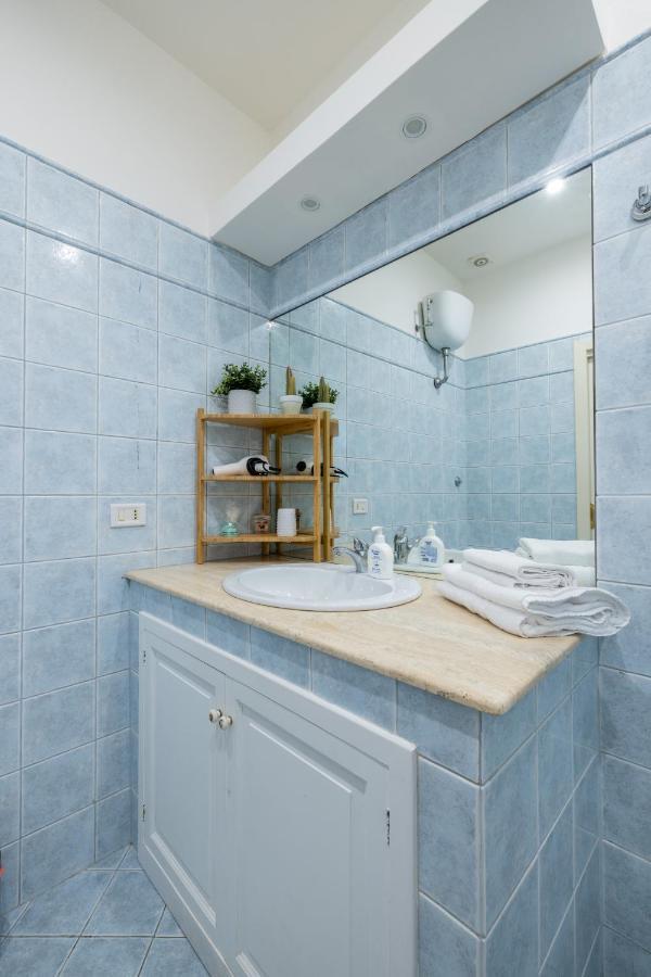 Charming Apartment With Patio A Few Steps From Colosseum Exteriör bild