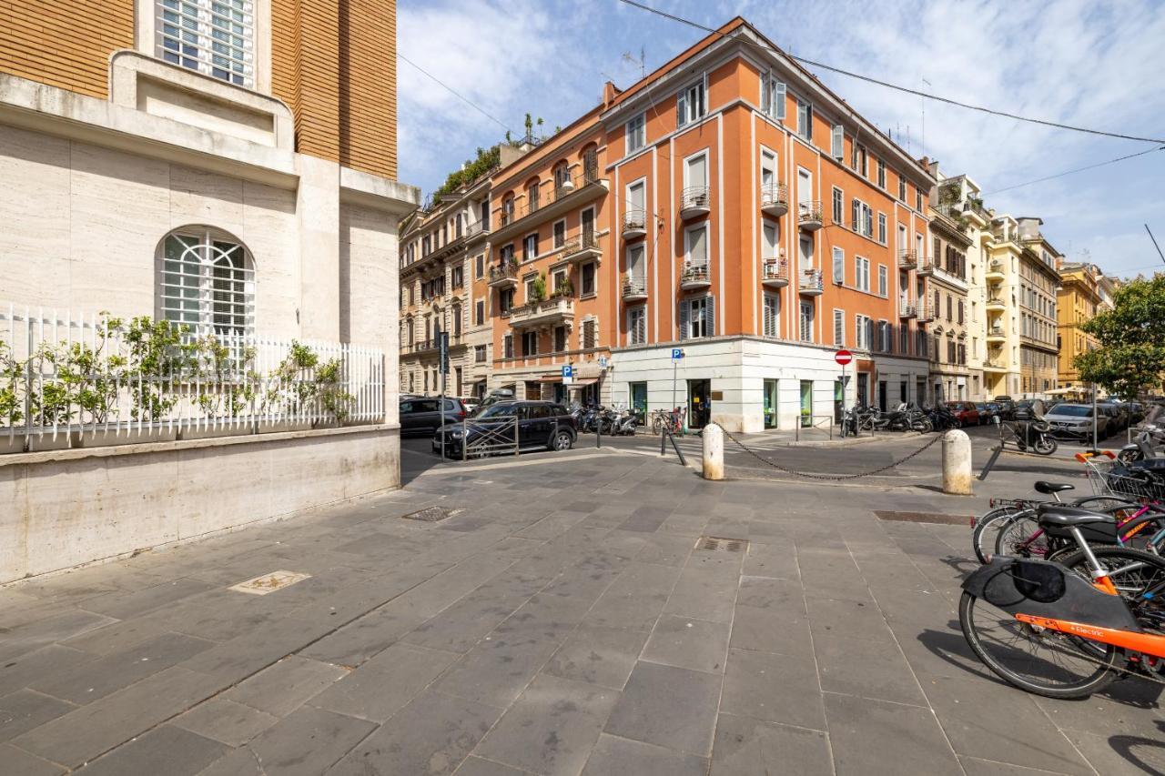 Charming Apartment With Patio A Few Steps From Colosseum Exteriör bild